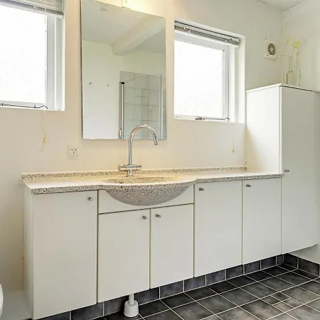 Three-bedroom Holiday In Nexo 35 *